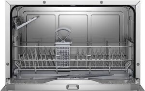 SKS62E32EU Serie 4 Freestanding Compact Dishwasher in White with 6 place settings